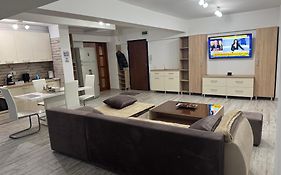 Apartament 3 camere lux cu terasă - Central Universitatea din Craiova - PARCARE GRATUITĂ